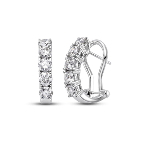 ISAAC WESTMAN® 3.0 CTW diamond huggie earrings with sparkling round-cut diamonds in a gold setting.