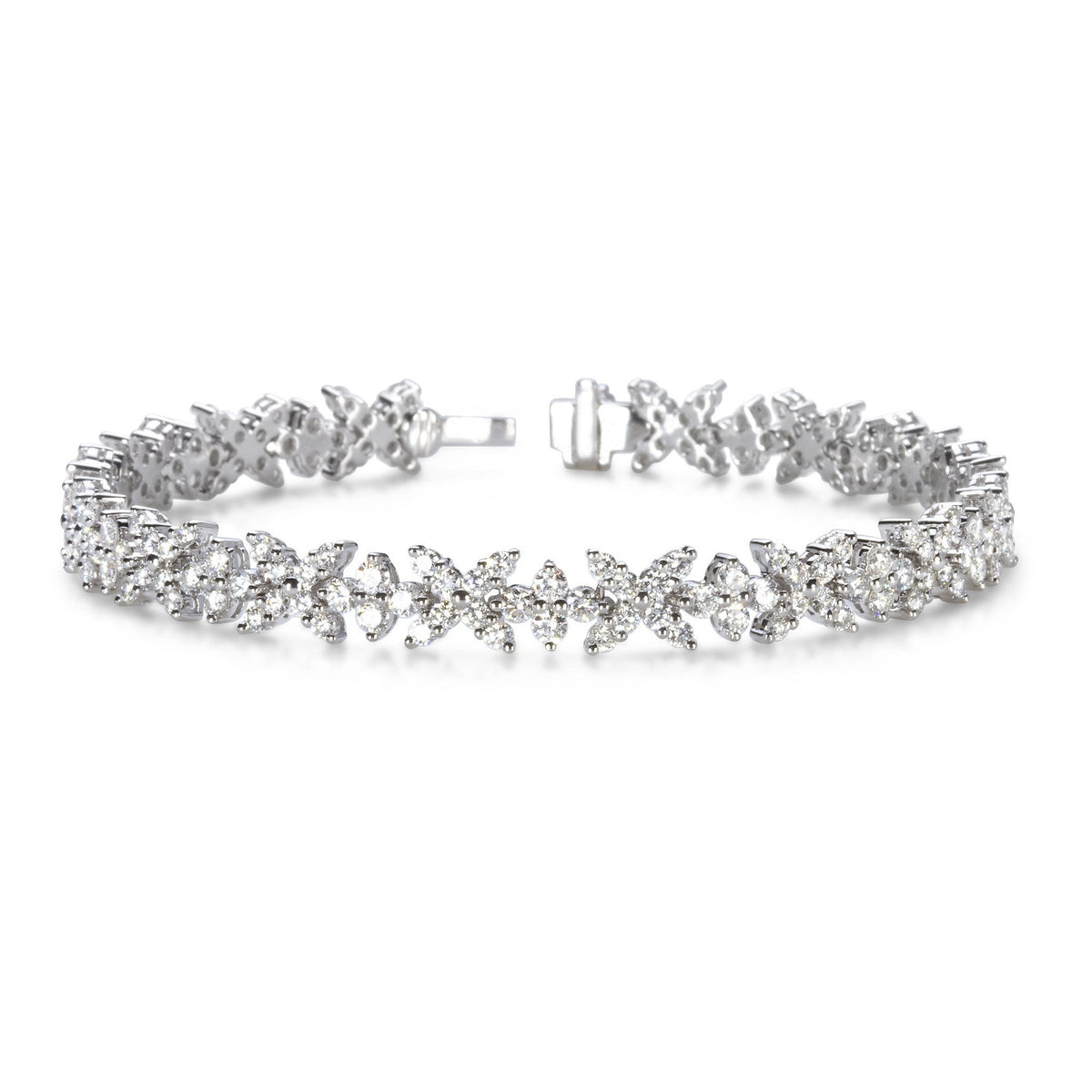 ISAAC WESTMAN® 5.8 CTTW diamond flower bracelet featuring sparkling diamond flower charms on a delicate bracelet chain.