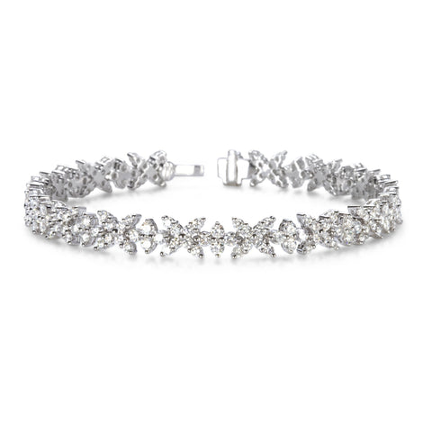 ISAAC WESTMAN® 5.8 CTTW diamond flower bracelet featuring sparkling diamond flower charms on a delicate bracelet chain.