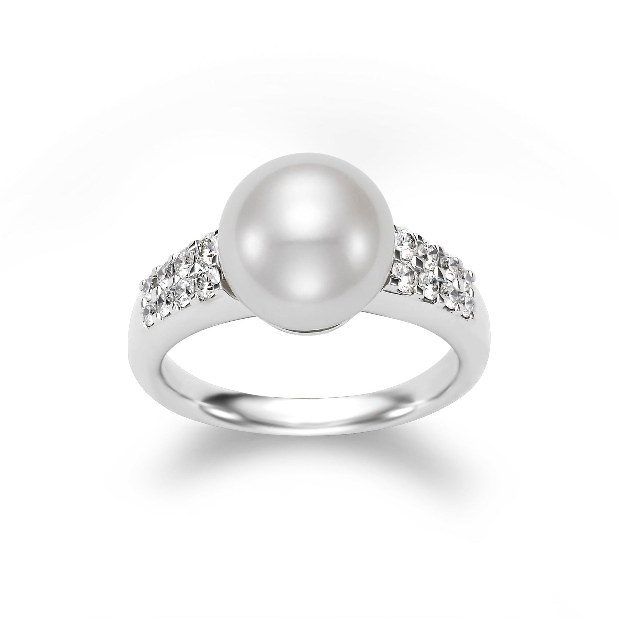 Elegant freshwater pearl and diamond ring by ISAAC WESTMAN® featuring a lustrous pearl and sparkling diamonds.