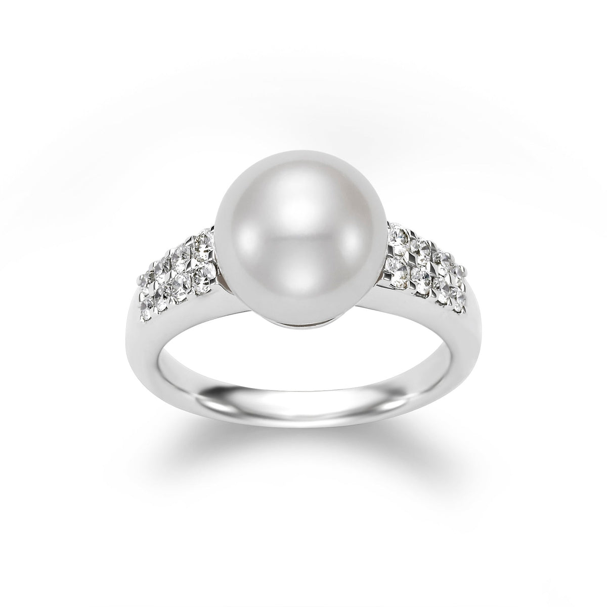 Elegant freshwater pearl and diamond ring by ISAAC WESTMAN® featuring a lustrous pearl and sparkling diamonds.