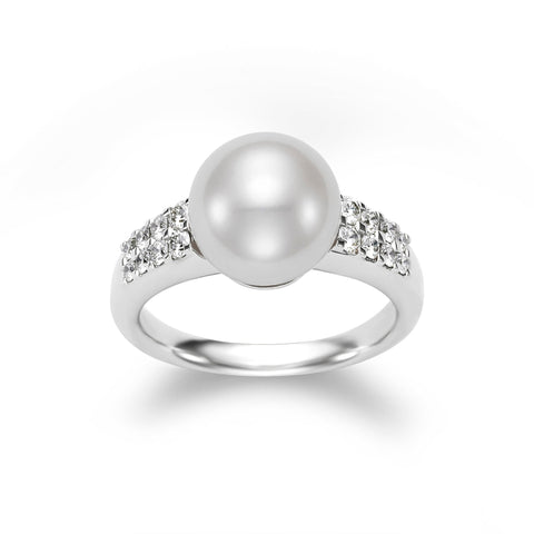 Elegant freshwater pearl and diamond ring by ISAAC WESTMAN® featuring a lustrous pearl and sparkling diamonds.