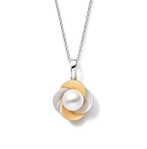 Jewelry necklace with a pendant featuring a pearl on a white background